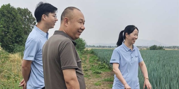 張?jiān)葡迹悍N蔥者的引路人