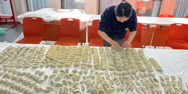 今天冬至,蔥滿滿團隊一起包餃子啦